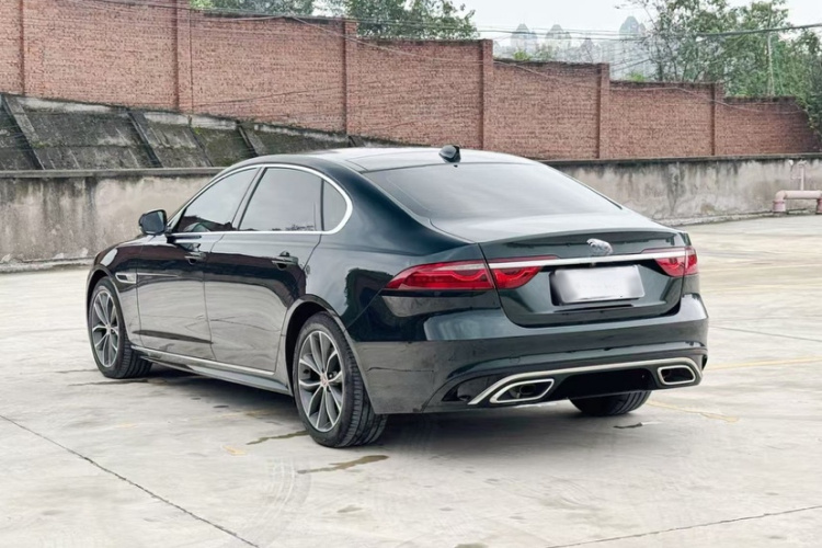 捷豹XFL 2023款 XFL 2.0T P250 两驱精英运动版车身外观6008