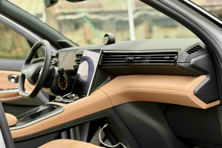 蔚来ES8 2020款 415KM 七座版中控内饰7002