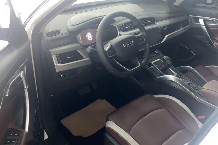 吉利汽车 博越 2022款 1.8TD DCT智雅型中控内饰7003