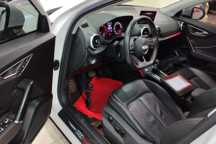 奥迪Q2L 2022款 35 TFSI 进取动感型中控内饰7003