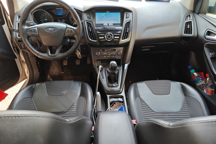 福特 福克斯 2017款 三厢 1.6L 手动风尚型智行版中控内饰7002