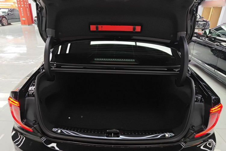 沃尔沃S90 2025款 B5 智逸豪华版机舱底盘23