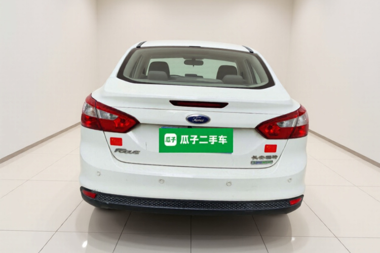 福特 福克斯 2012款 三厢 1.6L 手动舒适型车身外观6