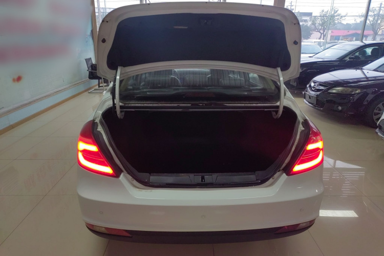 吉利汽车 帝豪 2017款 三厢百万款 1.5L CVT向上版机舱底盘23