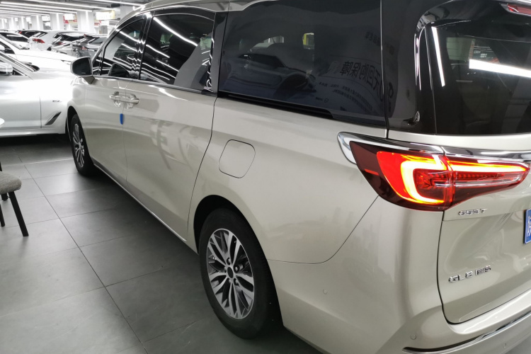 别克GL8 2020款 ES陆尊 653T 尊享型车身外观4