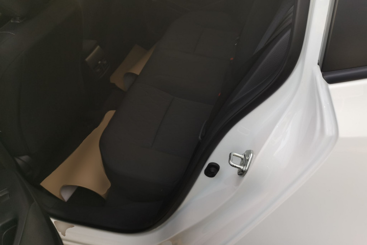 丰田 卡罗拉 2023款 1.8L 智能电混双擎 先锋版中控内饰21