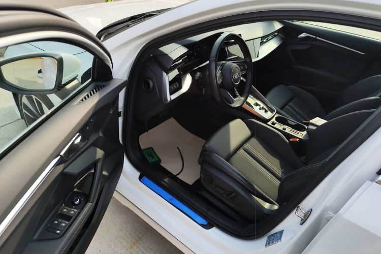 奥迪A3 2024款 A3L Limousine 35 TFSI 时尚运动型中控内饰7003