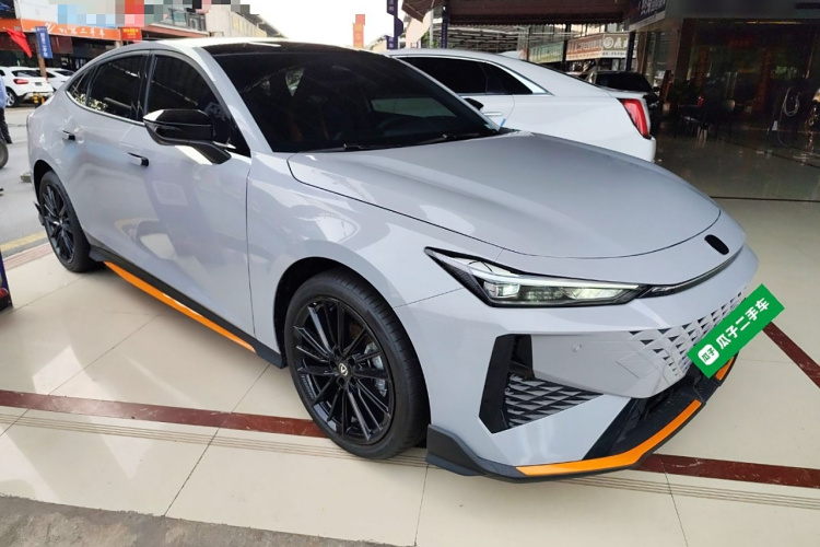 长安UNI-V 2024款 1.5T 尊贵运动型车身外观6002