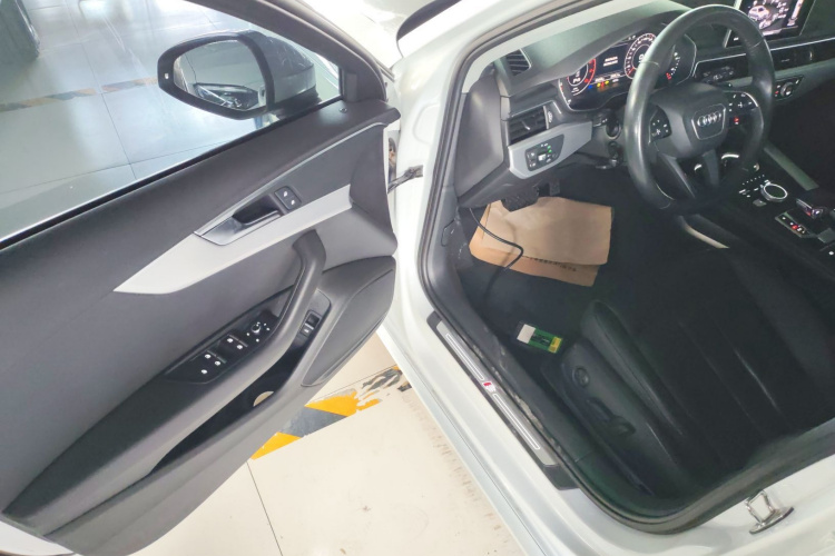 奥迪A4(进口) 2020款 Avant 先锋派 40 TFSI 时尚动感型中控内饰20