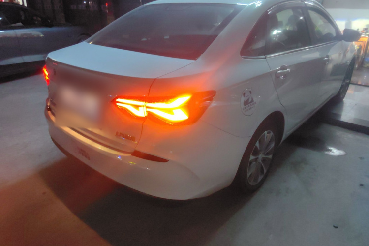 雪佛兰 科鲁泽 2022款 320 自动悦享天窗版车身外观6005