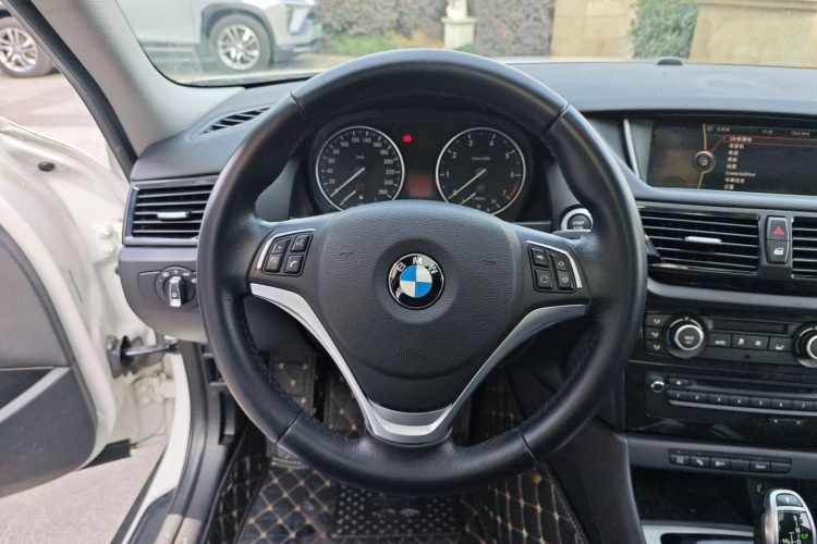 宝马X1 2014款 sDrive18i 领先型中控内饰13