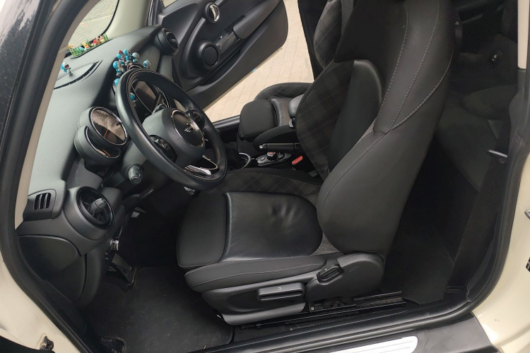 MINI 2016款 1.5T COOPER中控内饰19