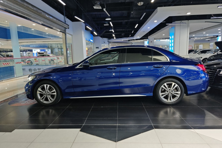 奔驰C级 2021款 C 200 L 时尚型运动版车身外观4