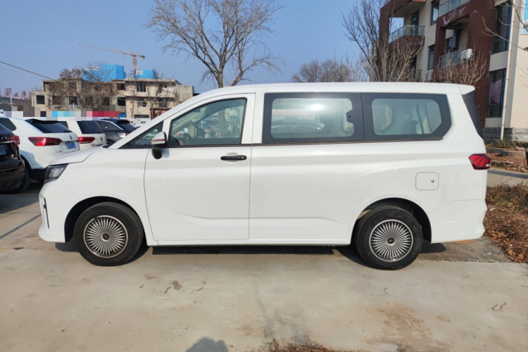 BAW北汽制造 锐胜王牌M7 2023款 1.6L 标轴创富型 7座车身外观4