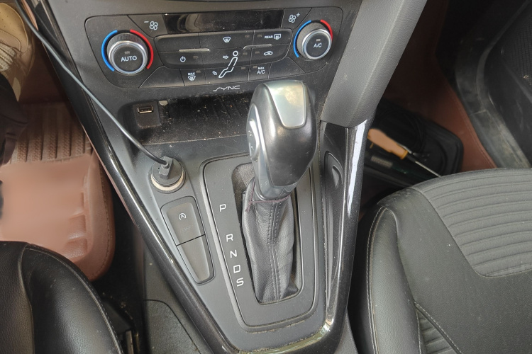 福特 福克斯 2015款 两厢 EcoBoost 180 自动精英型局部细节18