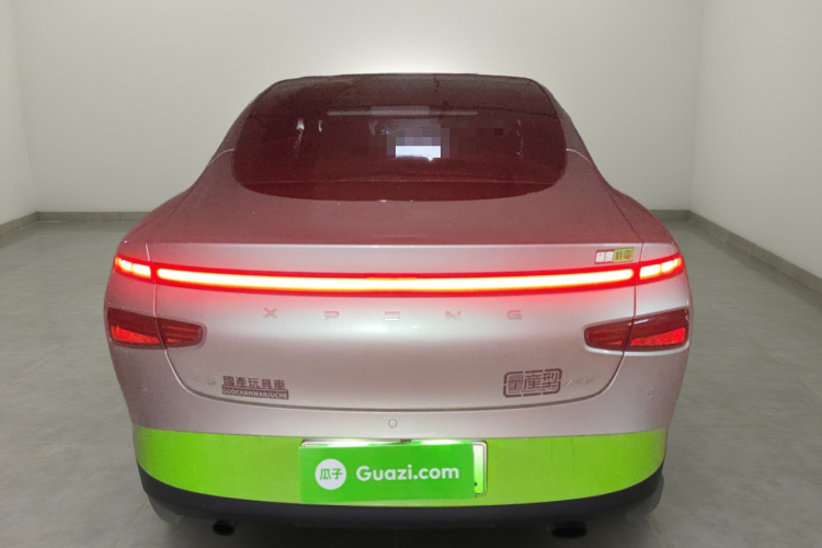 小鹏P7 2024款 P7i 550 Pro车身外观6