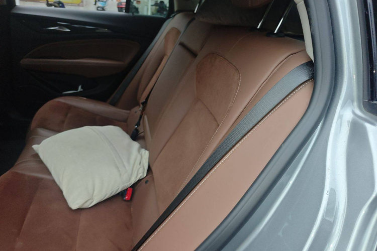 别克 君威 2023款 552T 智享型中控内饰7004