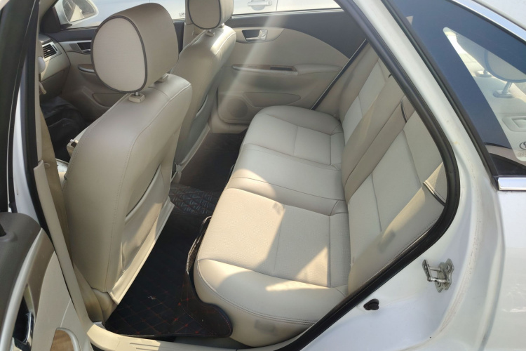 别克 凯越 2015款 1.5L 自动经典型中控内饰21