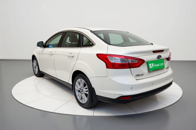 福特 福克斯 2012款 三厢 1.6L 自动舒适型车身外观5