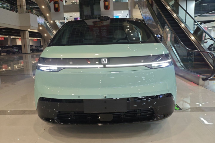 极氪MIX 2025款 智驾版车身外观2