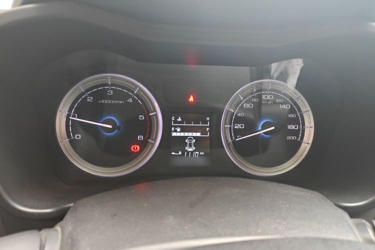 五十铃 瑞迈 2018款 2.8T经典版两驱豪华款加长货厢JE493ZLQ5F局部细节14