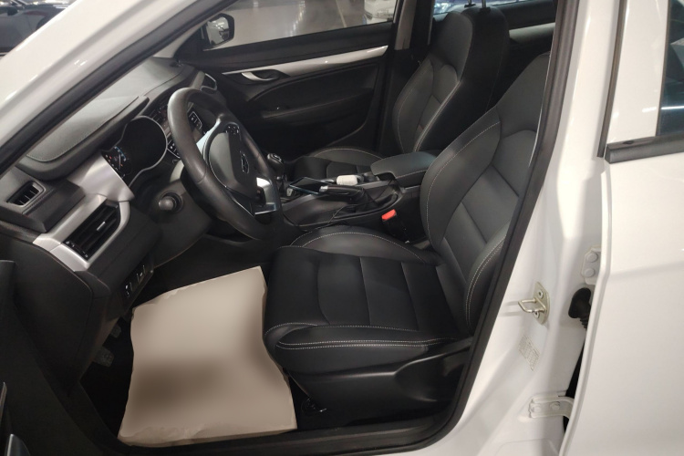 吉利汽车 帝豪 2020款 1.5L 手动舒适型中控内饰19
