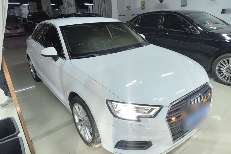 奥迪A3 2018款 30周年年型 Limousine 35 TFSI 进取型车身外观3