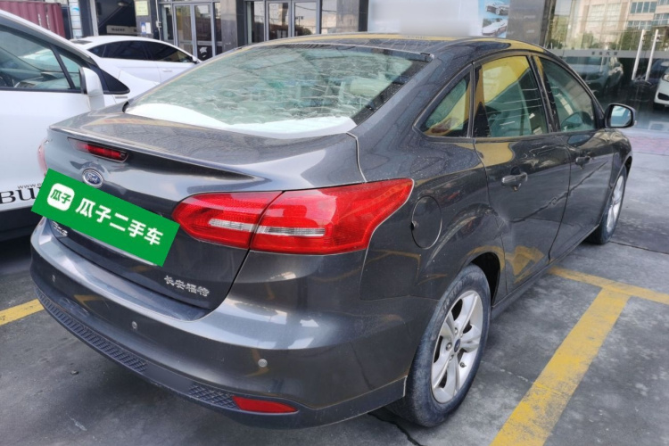 福特 福克斯 2015款 三厢 1.6L 手动舒适型车身外观7