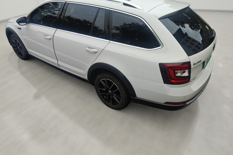 斯柯达 明锐 2018款 旅行车 TSI230 DSG豪华版车身外观5