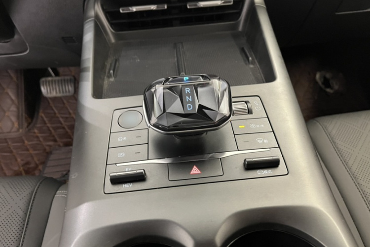 比亚迪 秦PLUS 2025款 DM-i 智驾版 55KM领先型中控内饰7001