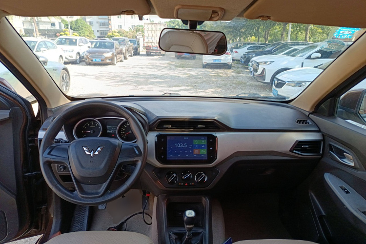 五菱汽车 五菱宏光 2018款 1.5L S舒适型L2B中控内饰12