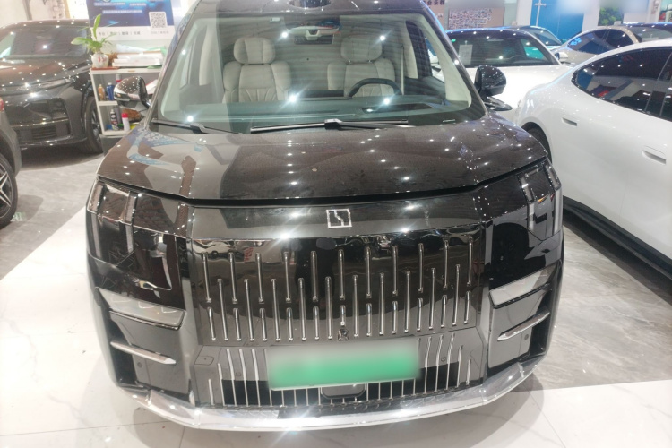 极氪009 2024款 光辉车身外观2