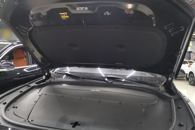 理想汽车 理想ONE 2020款 增程6座版机舱底盘24