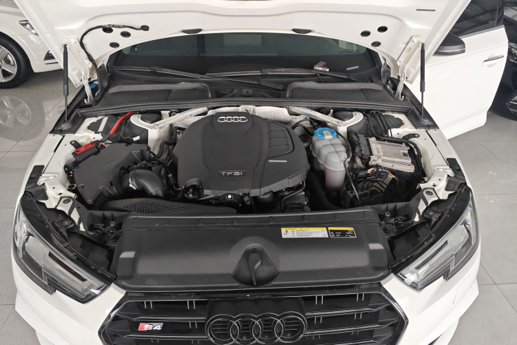 奥迪A4L 2018款 30周年年型 40 TFSI 运动型机舱底盘24