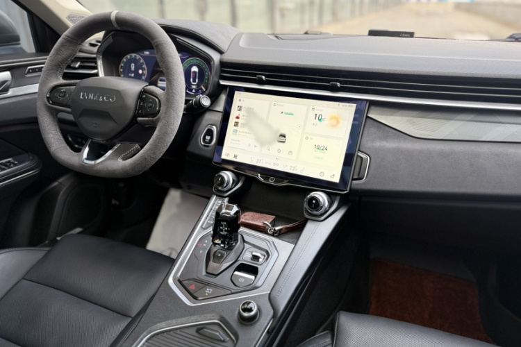 领克01 2021款 2.0TD 两驱型Pro中控内饰7001