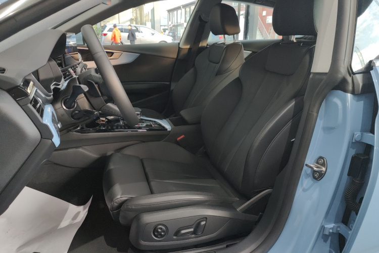 奥迪A5 2024款 Sportback 40 TFSI 时尚动感型中控内饰19