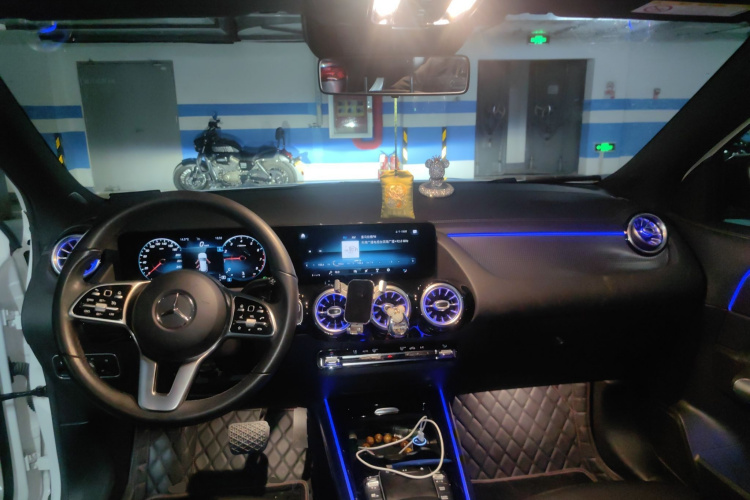 奔驰GLA 2020款 GLA 200 4MATIC中控内饰12