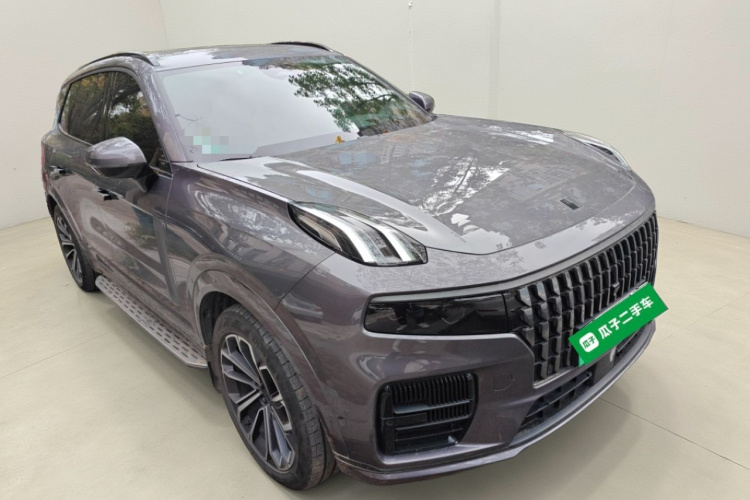 领克09 EM-P 2023款 2.0TD EM-P 远航版PM 六座车身外观3