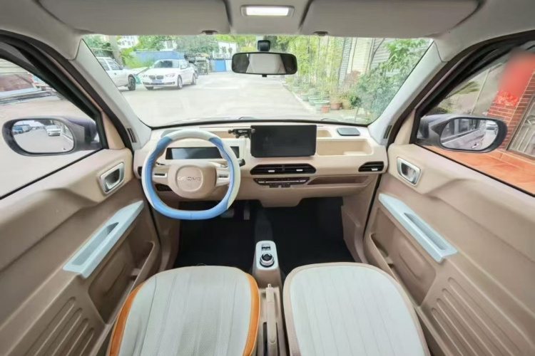 吉利银河 2023款 熊猫mini 200km 耐力熊中控内饰7006