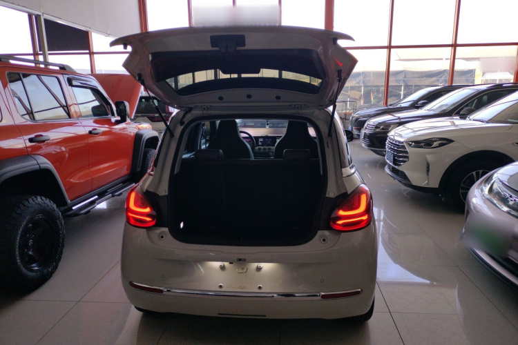 五菱汽车 五菱缤果 2023款 410km 灵犀尊享款机舱底盘23