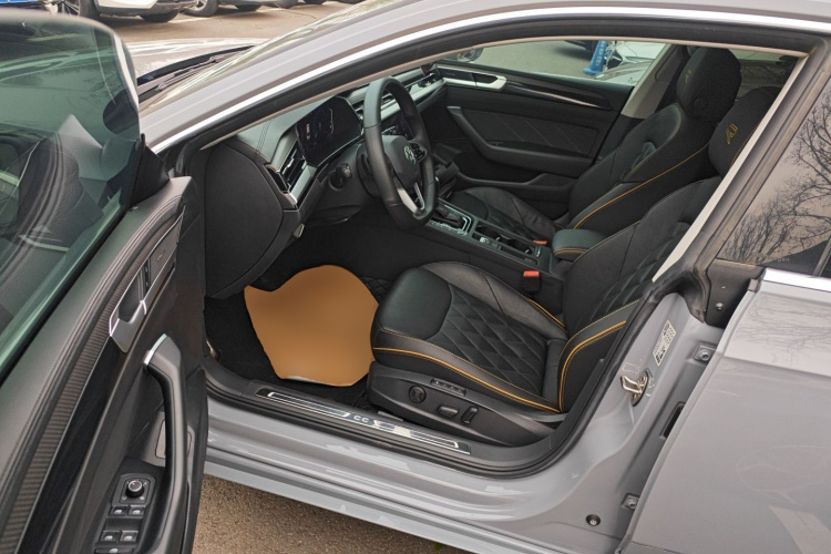 一汽-大众CC 2023款 380TSI 耀目版中控内饰20