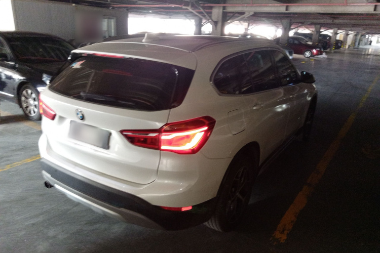 宝马X1 2016款 sDrive18Li 豪华型车身外观7