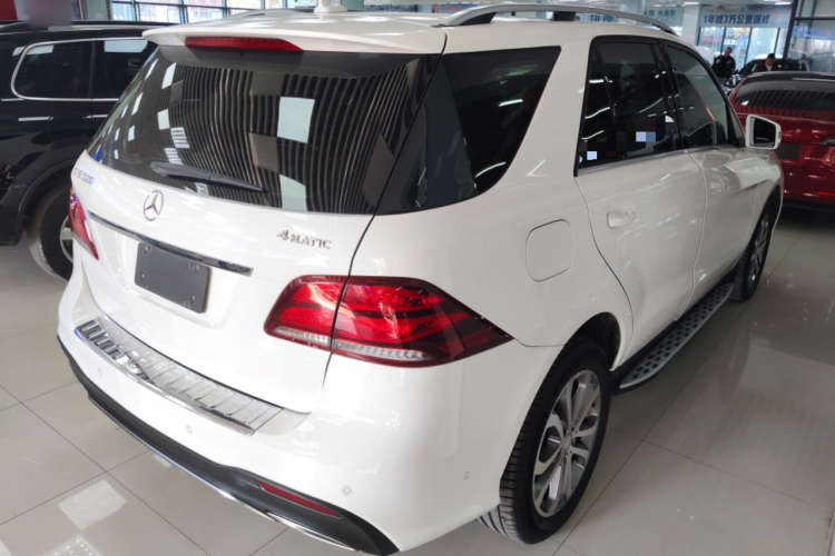 奔驰GLE 2016款 GLE 320 4MATIC 豪华型车身外观7
