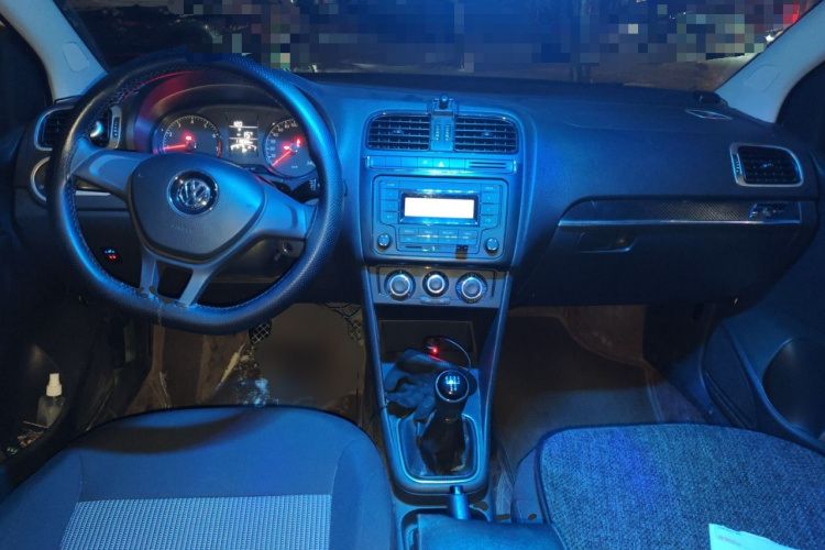 大众 Polo 2014款 1.4L 手动风尚版中控内饰12