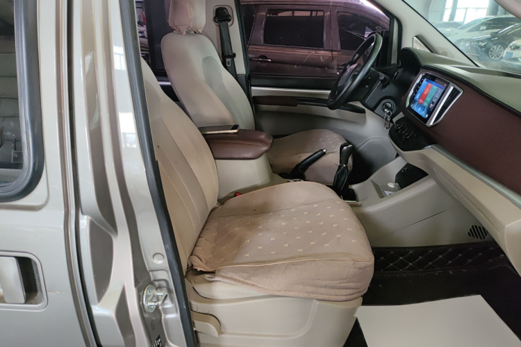 东风风行 菱智 2019款 M5L 1.6L 7座标准型 国VI局部细节41