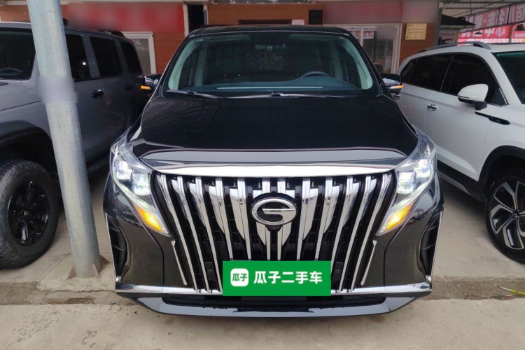 广汽传祺 传祺M8 2023款 领秀系列 390T 尊贵版车身外观2