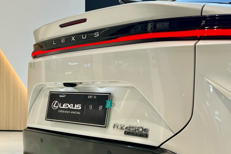 雷克萨斯RZ 2023款 450e 四驱纵享版车身外观6004