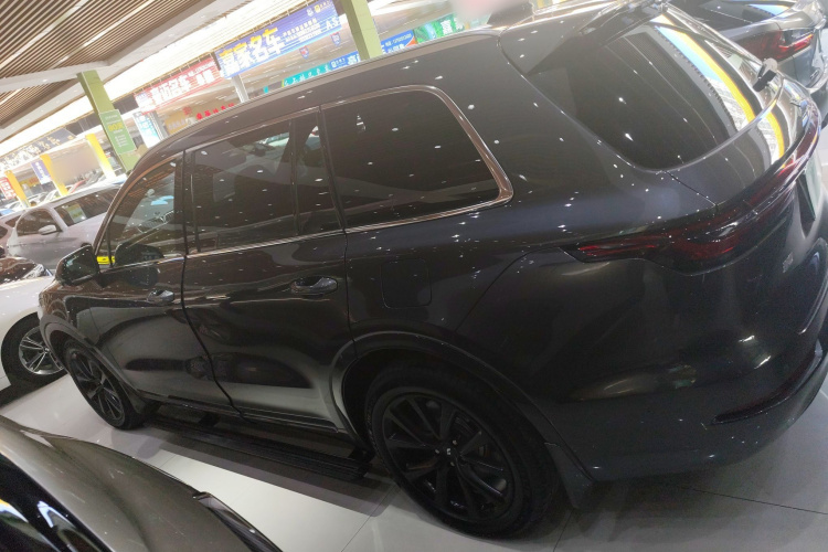 理想汽车 理想ONE 2021款 增程6座版车身外观4