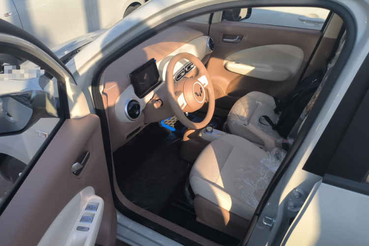 五菱汽车 宏光MINIEV 2025款 四门版 进阶款中控内饰7003