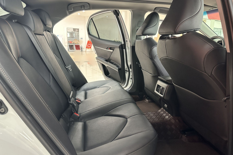 丰田 凯美瑞 2023款 2.5G 豪华版中控内饰7010